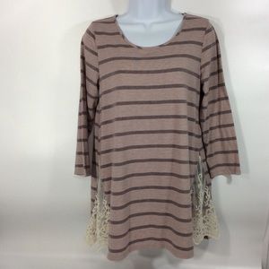 Red By BKE Small Blouse Purple Gray Cream Lace Side Insets Tunic 3/4 Sleeve